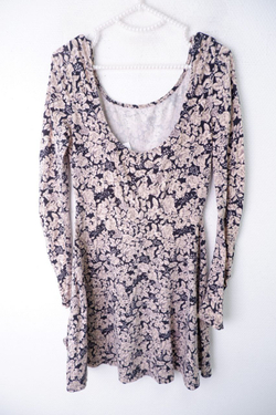 Платье стильное 42 размер