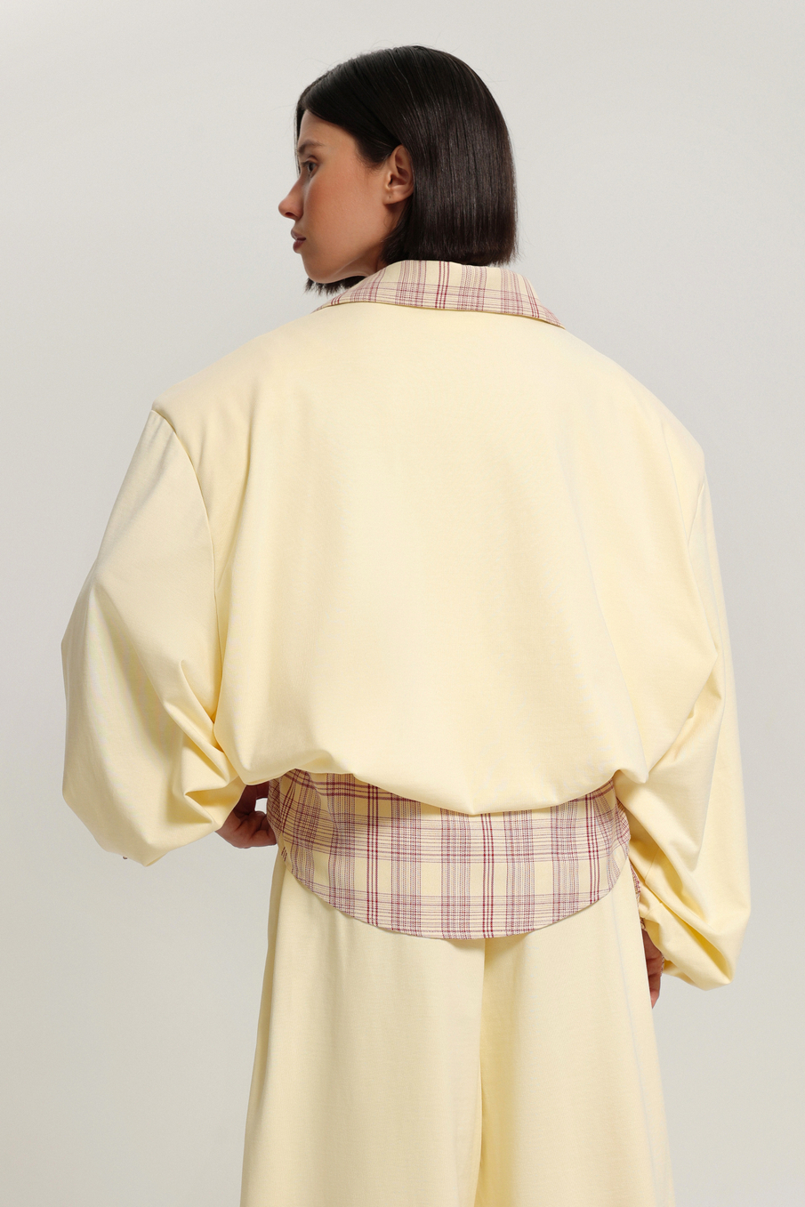 Свитшот с накладными подплечниками