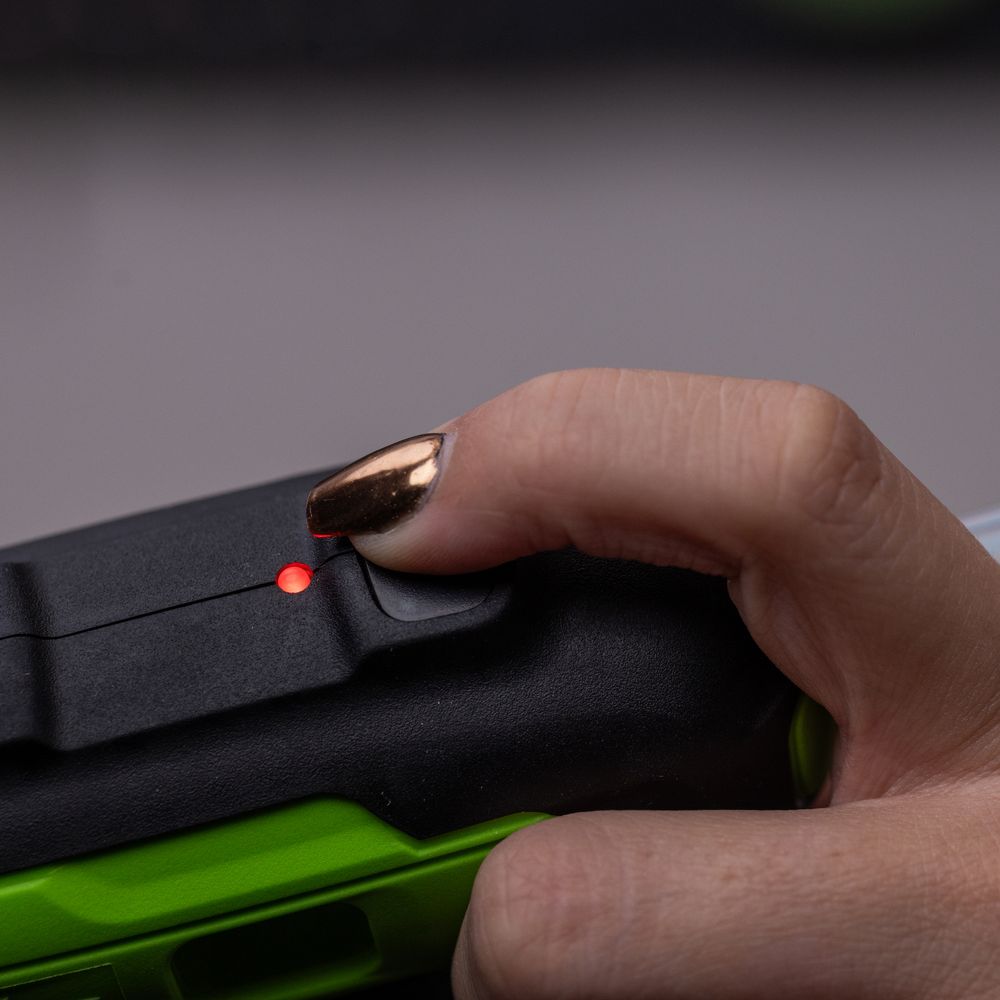 Пистолет клеевой акк. Greenworks G24GLG, 24V, 150°С, нагрев 90 сек, стержни 11 мм, антикапля,1х2Ач,ЗУ,кор (3502207CUA)