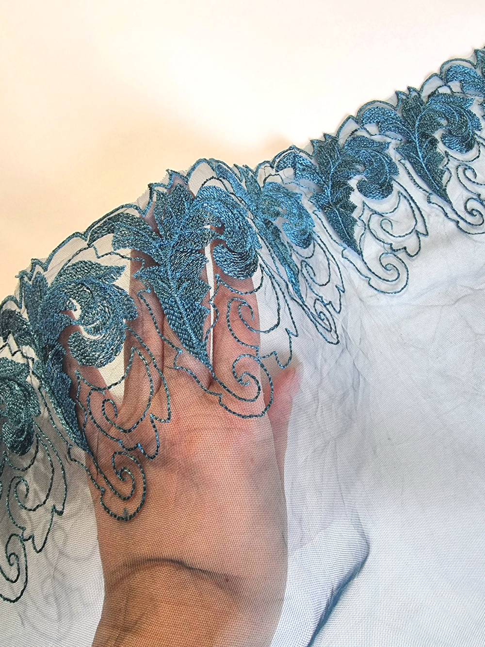 Вышивка на сетке тёмно-зелёная К616