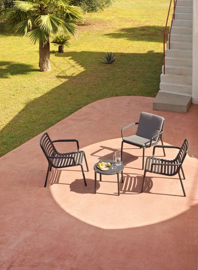 Столик пластиковый журнальный Doga цвет табак Италия