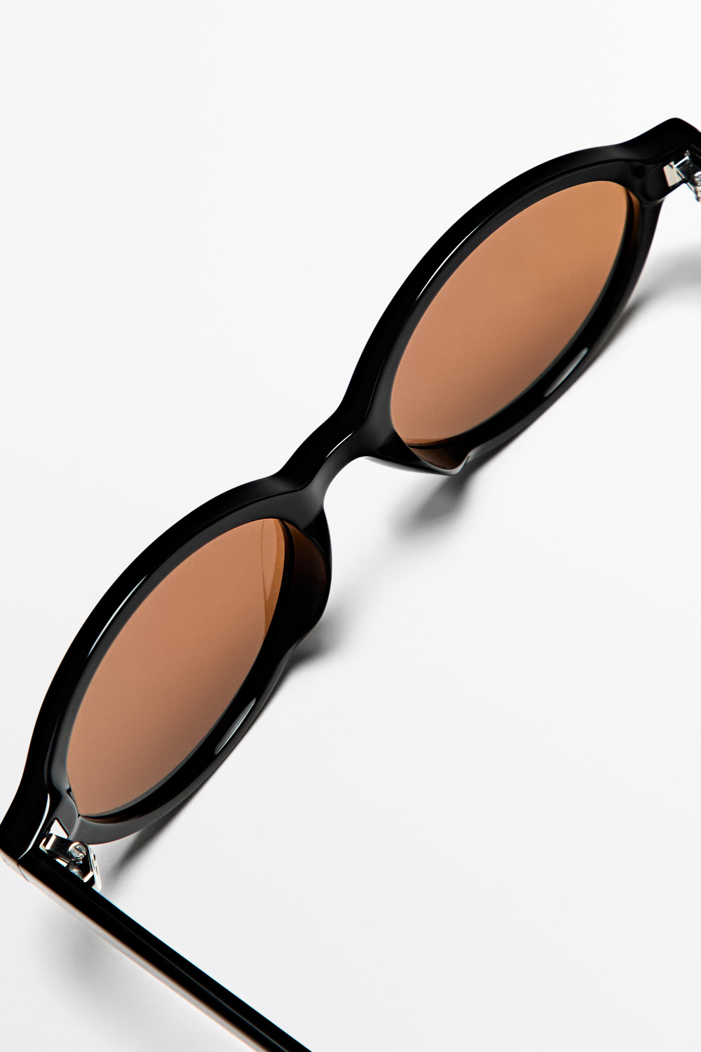 Massimo Dutti Овальные солнцезащитные очки, черный