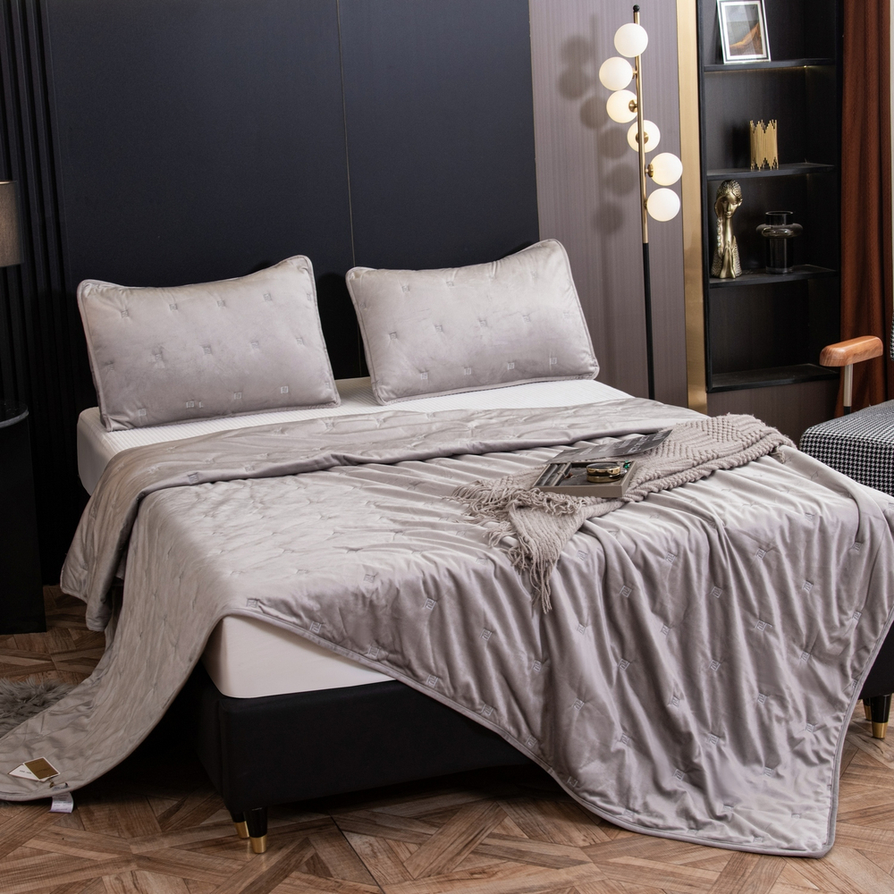 Велюровое покрывало Grande OVS013, размер 240*260, наволочки 50-70 2 шт