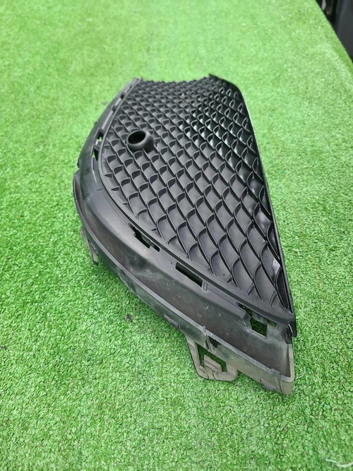 Решетка переднего бампера Mercedes E W213 (20-23)