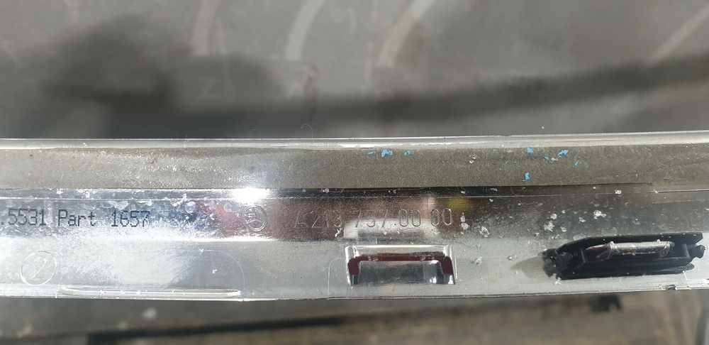 Молдинг крышки багажника Mercedes E-Class (W213) 16-21 Б/У Оригинал A2137570000