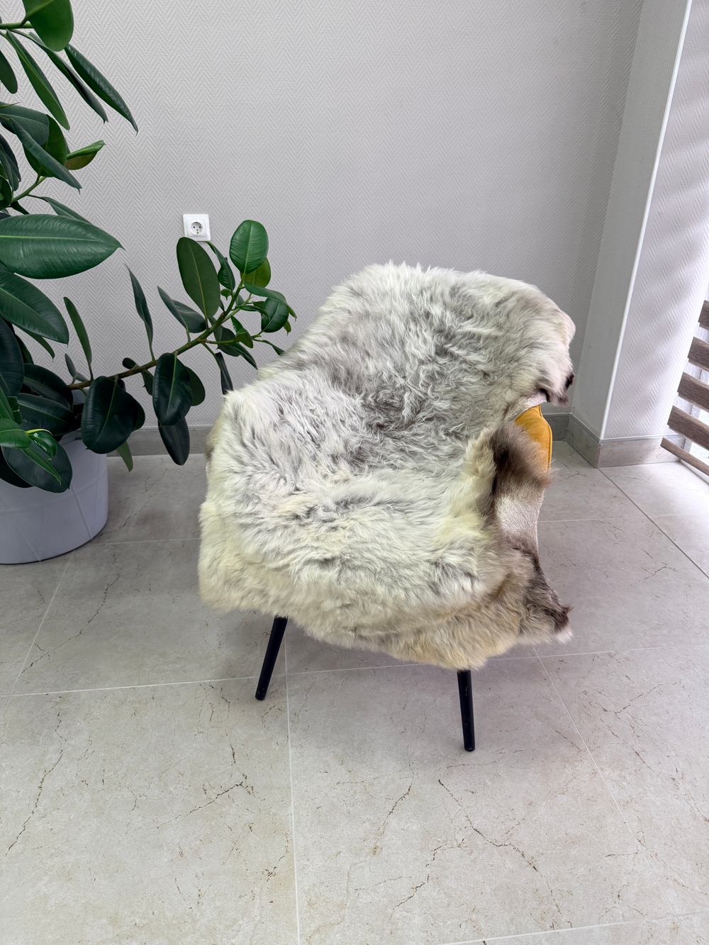 Шкура коврик меховой прикроватный овчина, 120х65 см.