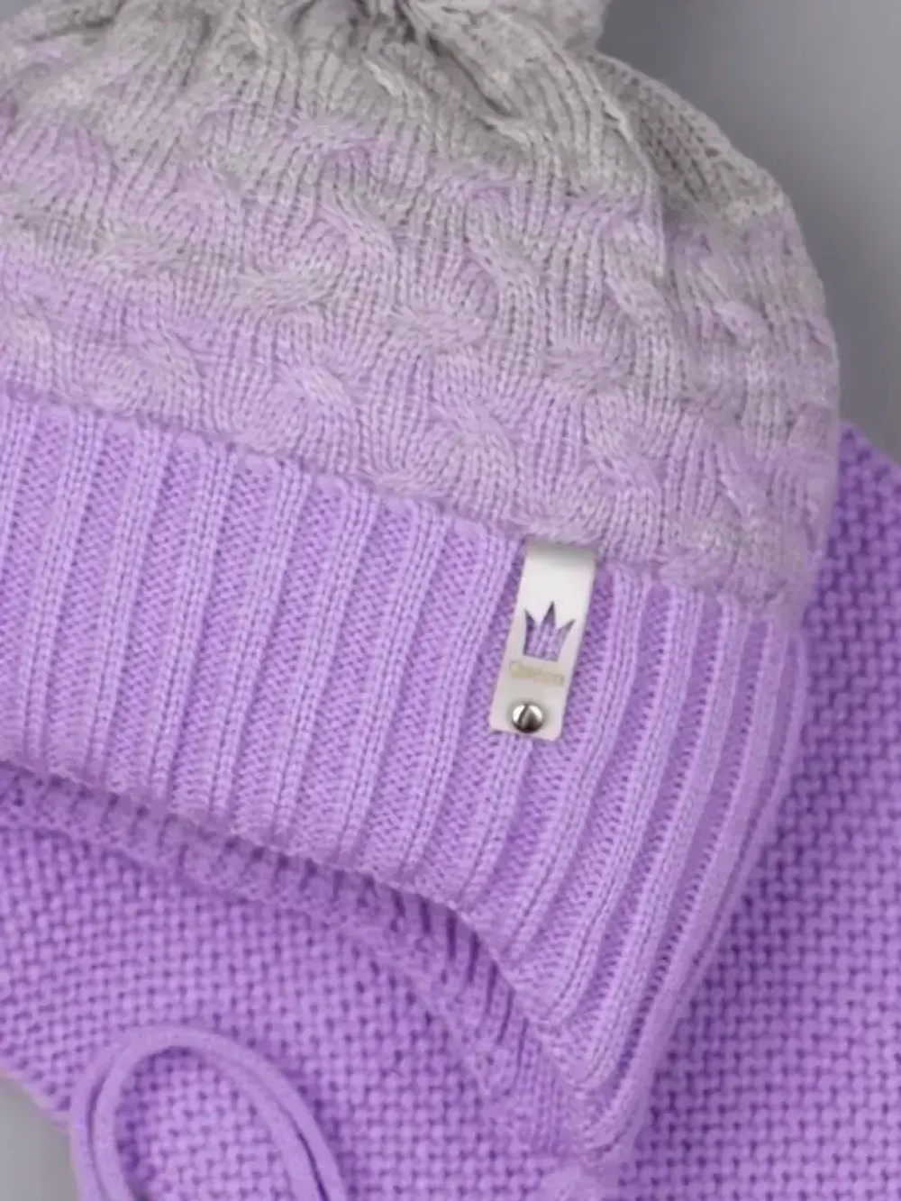 Шапка для девочки осенняя вязаная и снуд