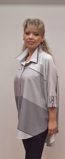 Блузон-пончо в полоску с полукруглым низом