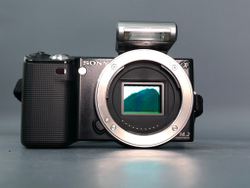 Sony Nex-5 + 18-55 (+вспышка) коцки по корпусу