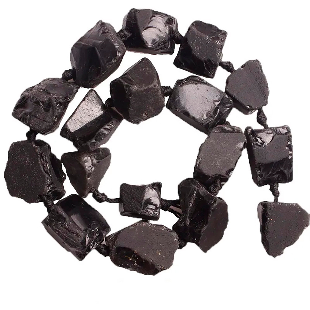 Обсидиан черный, необработанные бусины 20-28 мм, на нитке 38 см