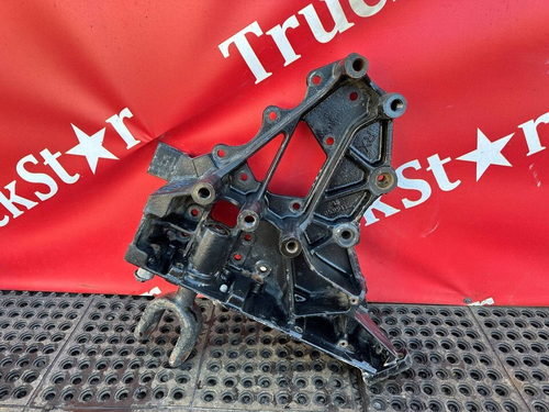 Кронштейн буксировочный правый 2019г