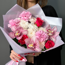 Букет с орхидеей