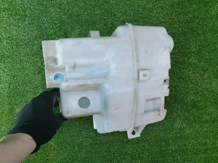 Бачок омывателя Toyota Camry xv70 (2017-н.в.)