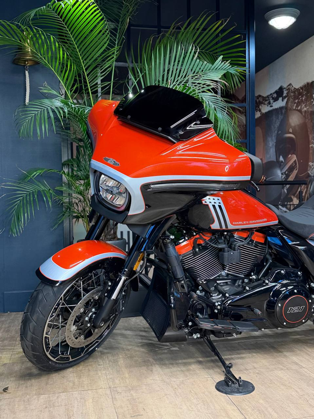 Harley-Davidson CVO Street Glide (Legendary Orange)