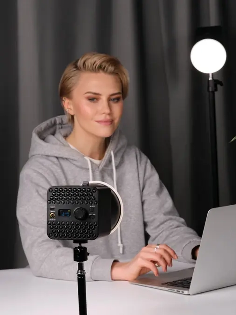 Осветитель светодиодный Raylab RL-100BI 2700-6500K 100W 5000mAh c аксессуарами