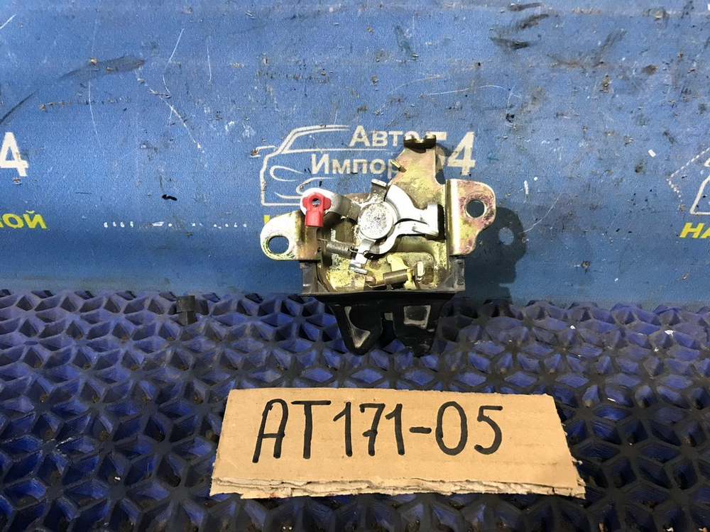 Замок багажника TOYOTA CARINA 1990