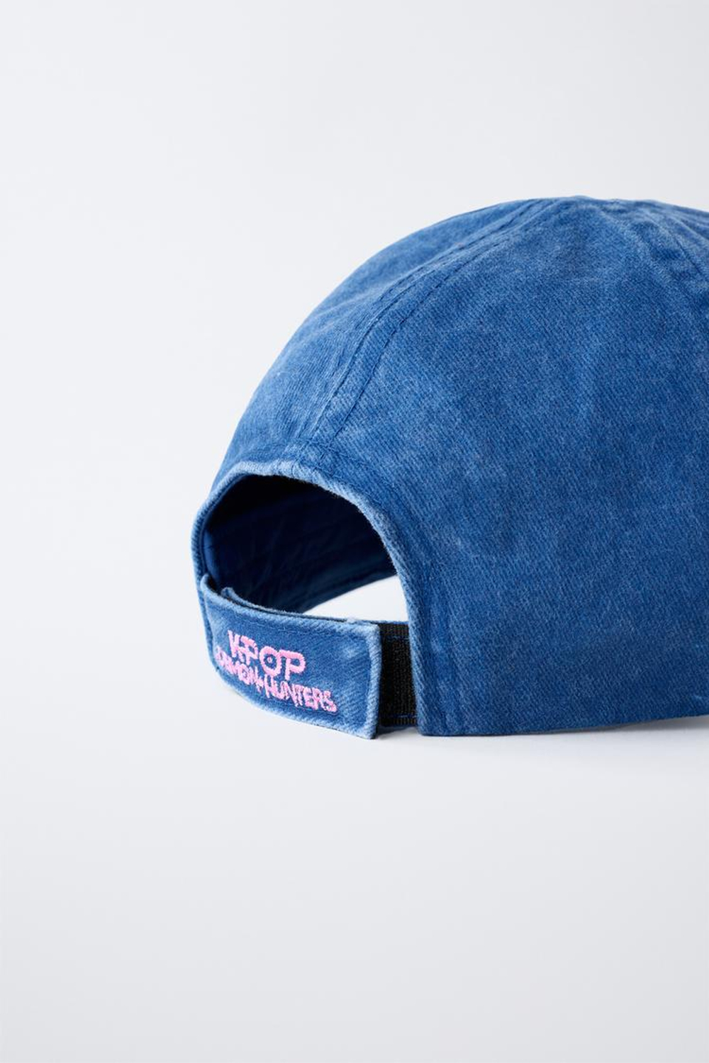 ZARA КЕПКА С ЭФФЕКТОМ ПОТЕРТОСТИ KPOP DEMON HUNTERS™ NETFLIX ©, СИНИЙ