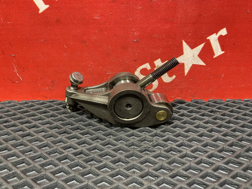 Коромысло впускного клапана 2023г.