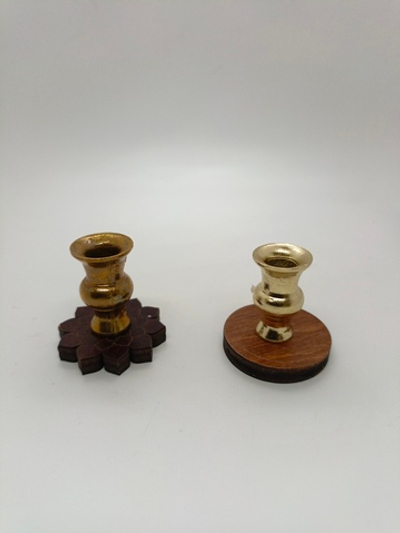 Подсвечник латунный с деревянным основанием 3,5х3,5см.