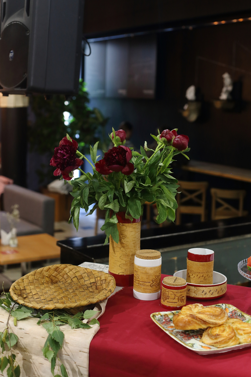 Кружка малая фарфоровая без ручки c берестой и с цитатами Достоевского. Dostoevsky forever.