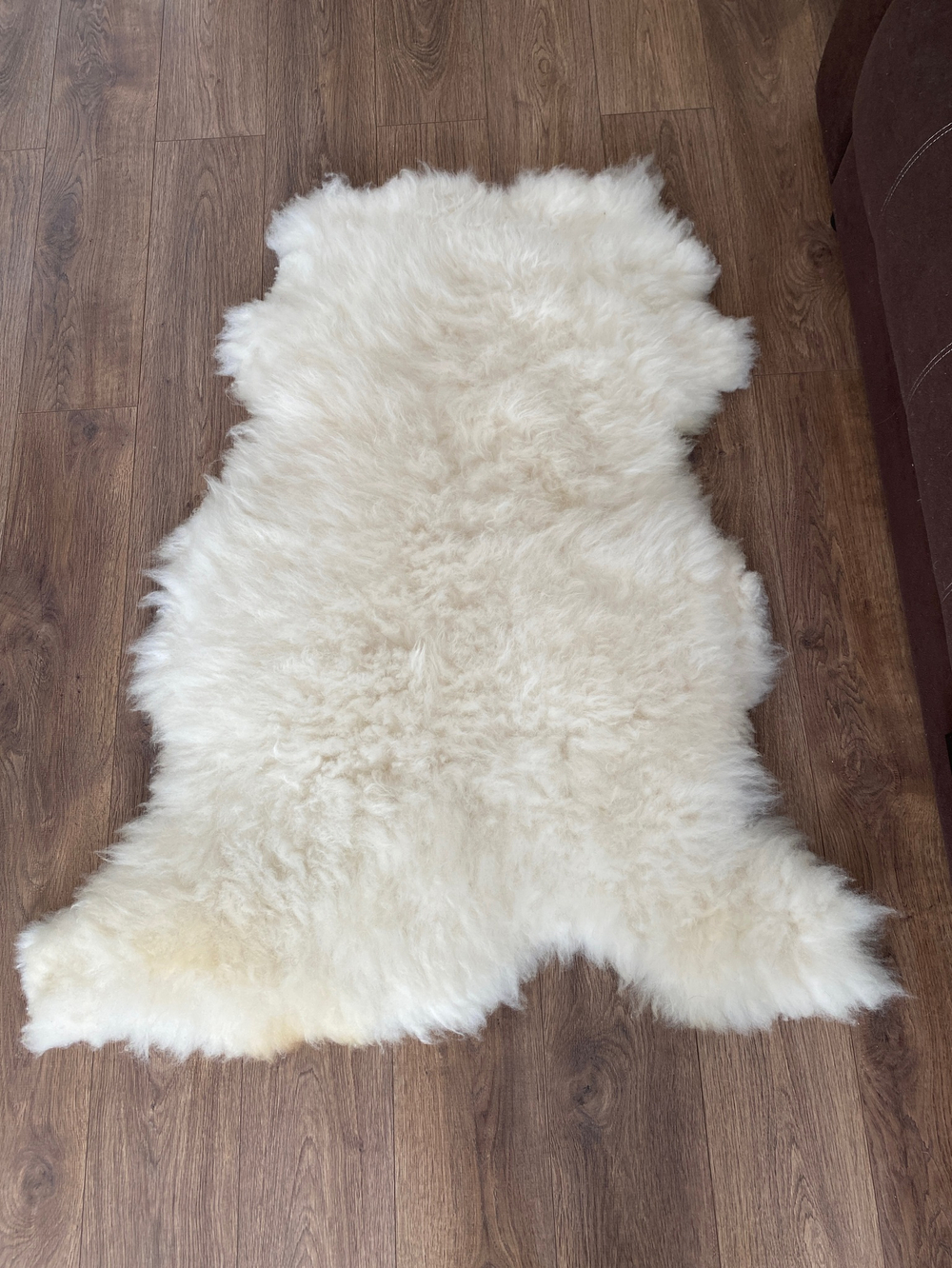 Шкура коврик меховой прикроватный овчина, 102х80 см. Кремовый