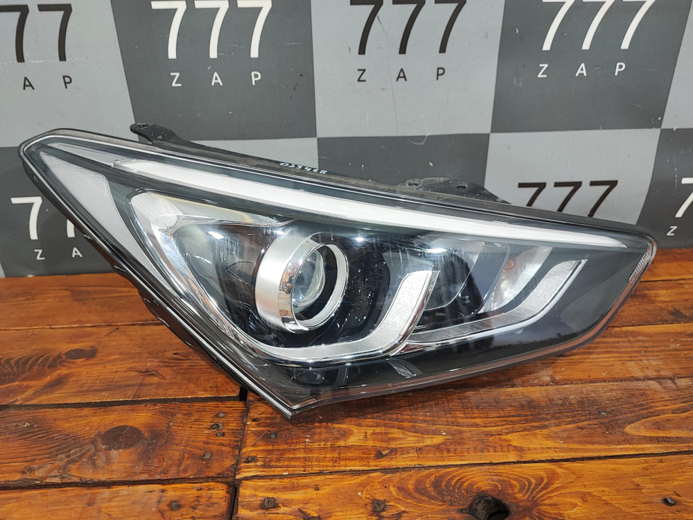 Фара правая ксенон Hyundai Santa Fe 3 (DM) 15-18 Б/У Оригинал 921022W600