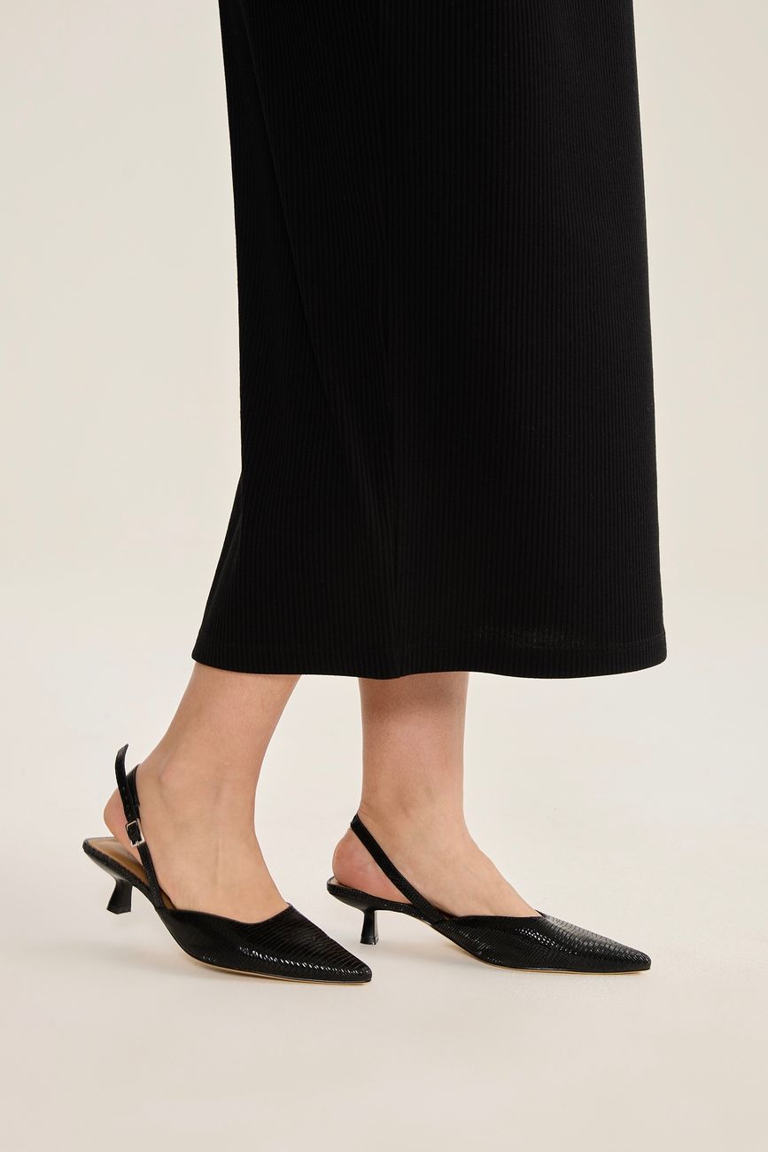 Туфли-мюли из кожи под рептилию на низком каблуке, черный