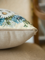 Декоративный гобеленовый чехол для интерьерной подушки Васильки и ромашки 38*38