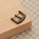 Широкая застежка, цвет черный