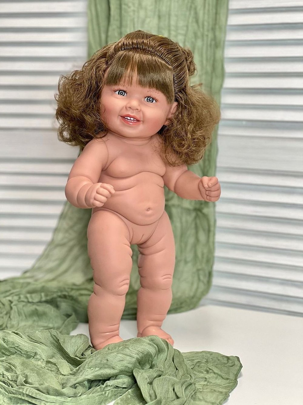 Кукла Manolo Dolls виниловая Diana 47см в пакете (7268)