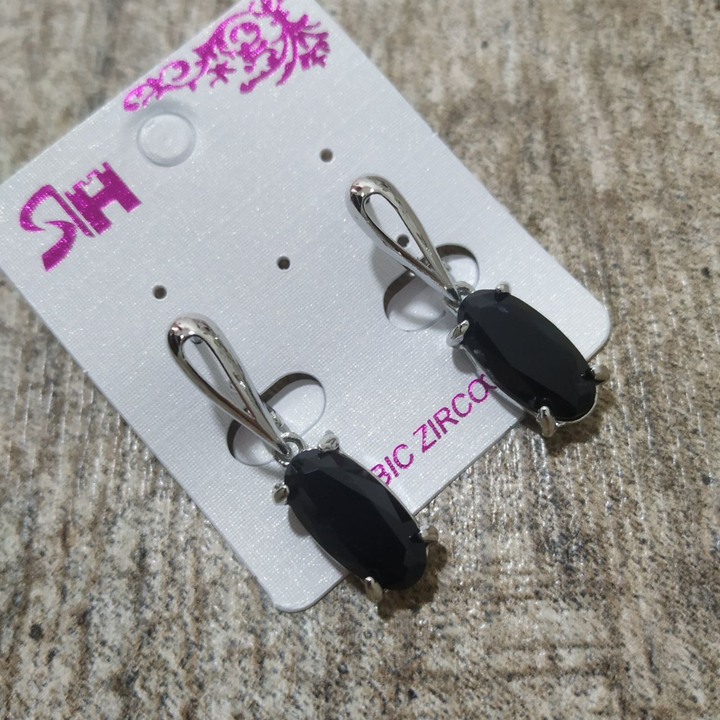 Серьги на англ.заст. Cubic Zirconia подвеска овал цвет черный металл серебристый