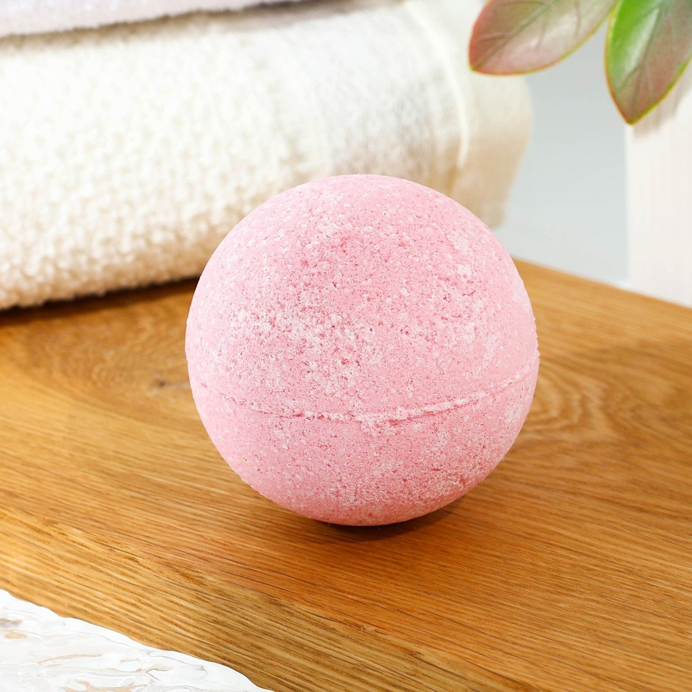 Бомбочка для ванны «Кладовая красоты» с ароматом клубники - 120 гр.