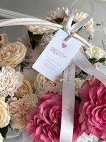 Цветочная корзина с ярким акцентом