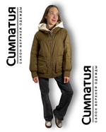 Комбинированная куртка в хаки цвете со сливочным капюшоном