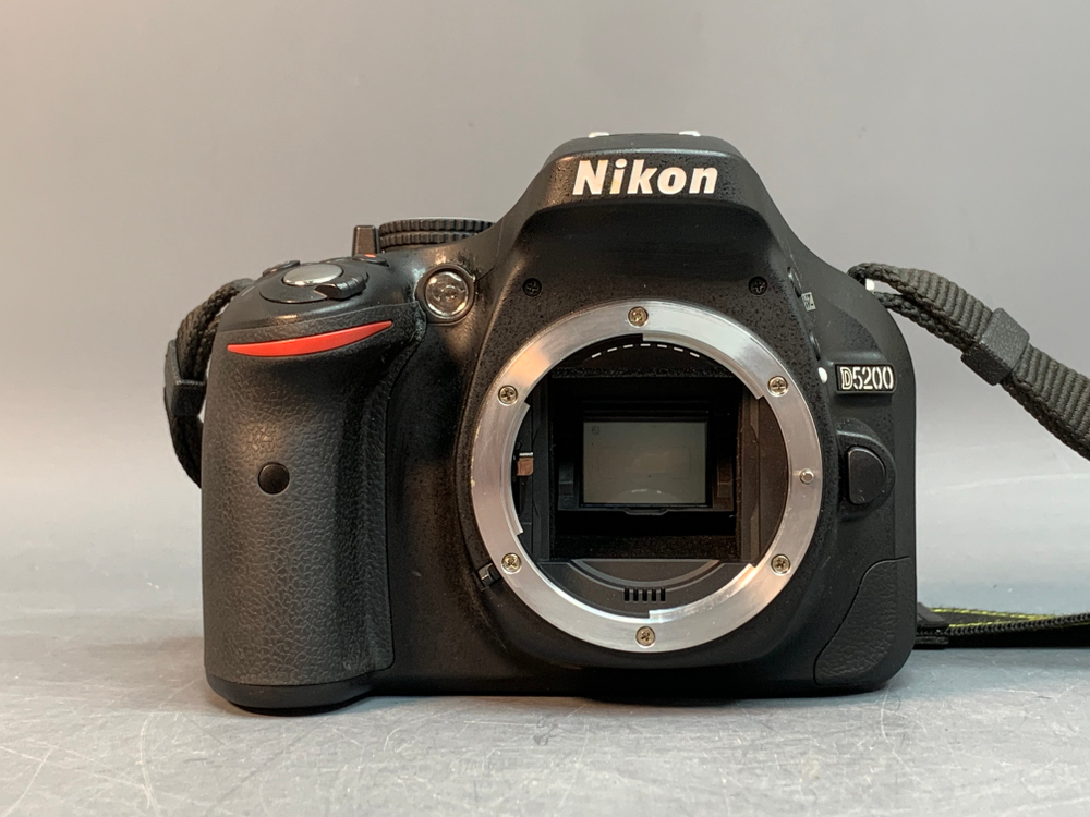 Nikon D5200 Kit 18-55mm 3.5-5.6G II ED 1.277 кадров