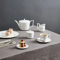 Wedgwood Чайная чашка Intaglio 220 мл с блюдцем
