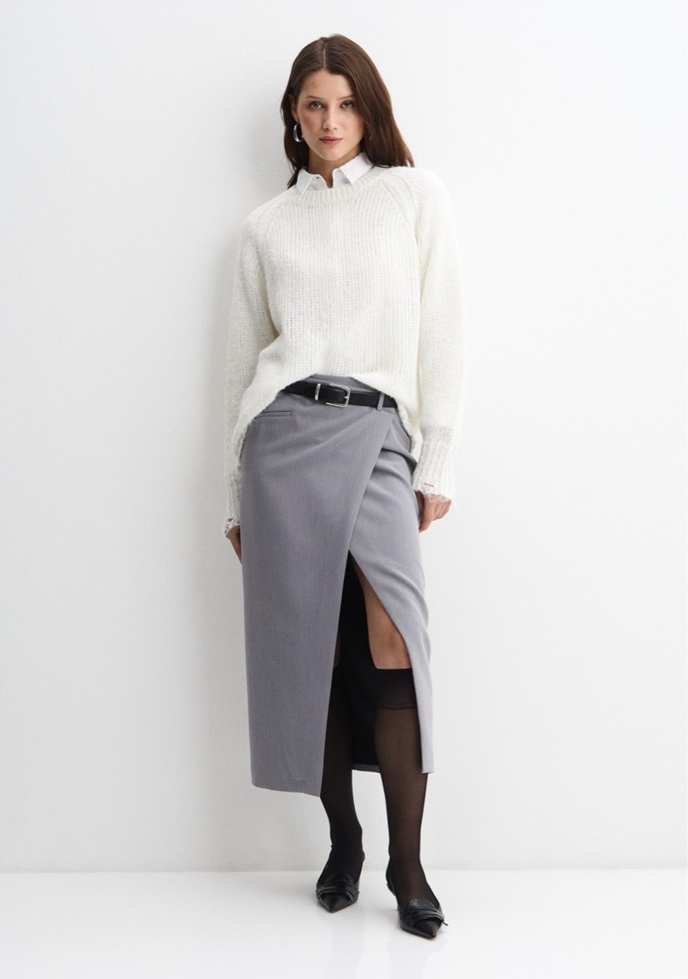 Свитер с рваными краями белый