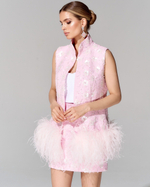 Жилет из премиального твида с отделкой перьями