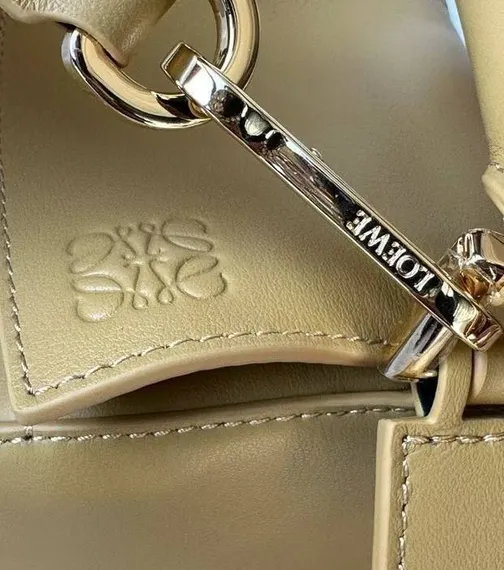 Сумка Loewe Puzzle Edge bag in classic calfskin
