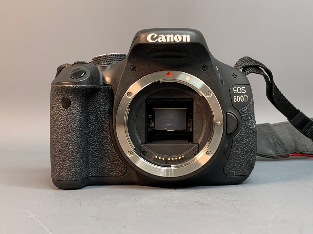 Canon 600D kit 18-55mm 3.5-5.6 III 4.812 Кадров
