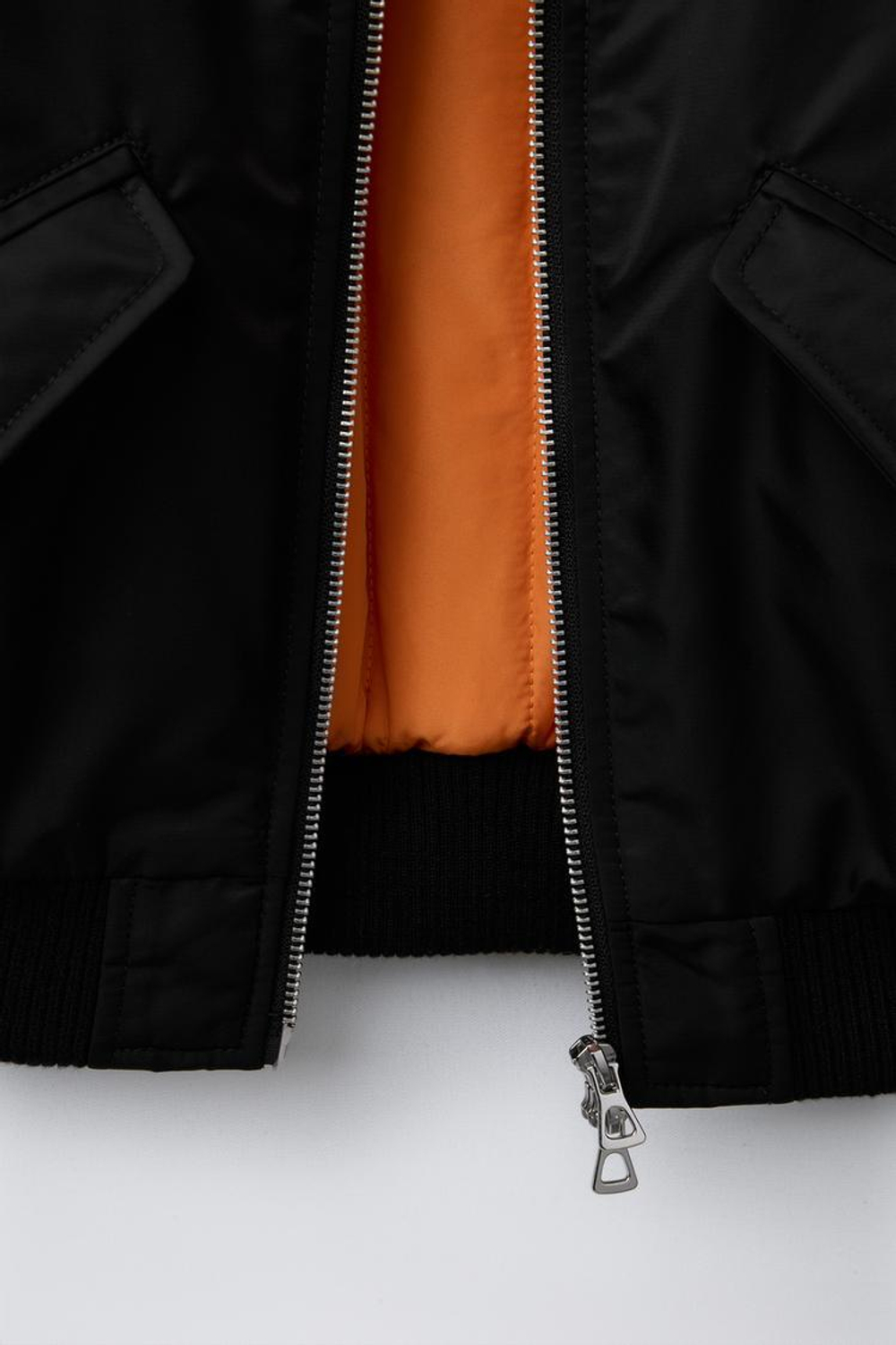 ZARA БОМБЕР ИЗ НЕЙЛОНА СО СБОРКАМИ, ЧЕРНЫЙ