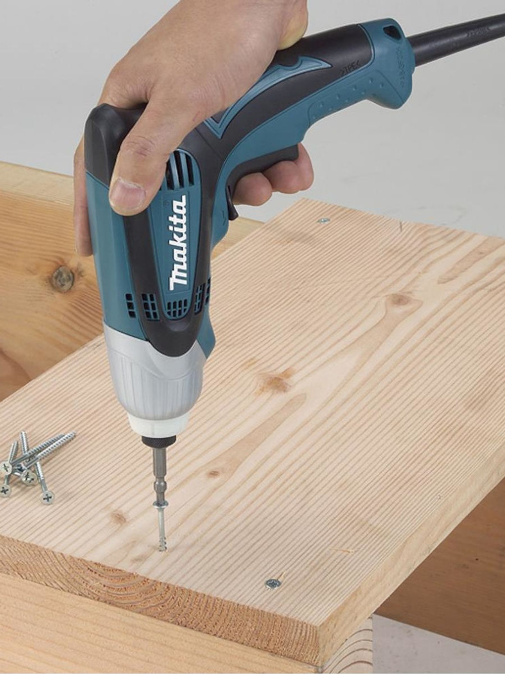 Шуруповерт Makita  TD 0100