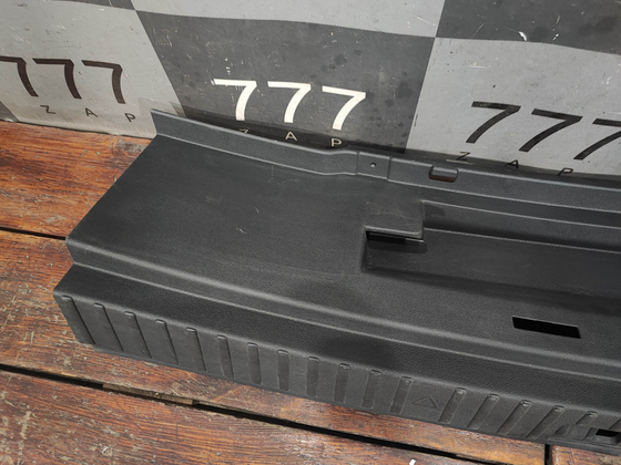 Обшивка замка багажника Skoda Kodiaq 16-нв Б/У Оригинал 565863459F