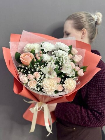 Авторский букет в нежной гамме