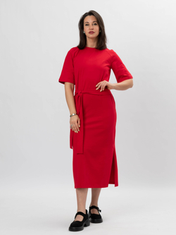 Платье спортивное с разрезами и поясом