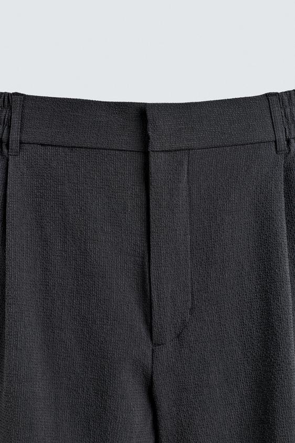 ZARA ШОРТЫ СВОБОДНОГО КРОЯ С НЕРОВНОЙ ТЕКСТУРОЙ И СКЛАДКАМИ, ТЕМНО-СЕРЫЙ