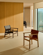 Кресло Jan из переработанной кожи темно-коричневого цвета и ясеня в ореховом цвете