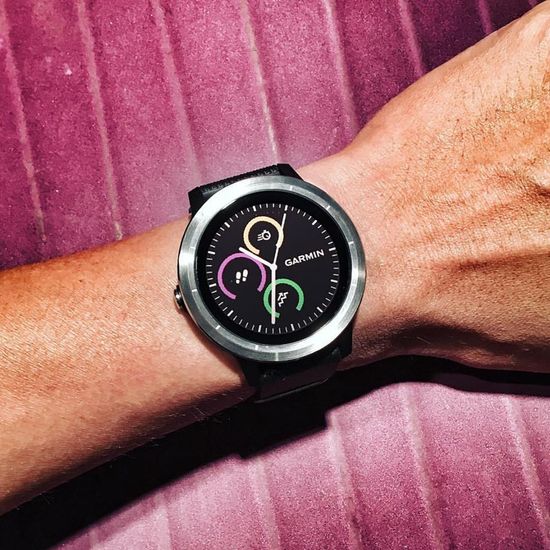 Смарт часы Garmin Vivoactive 3, серебристые с черным ремешком 010-01769-02