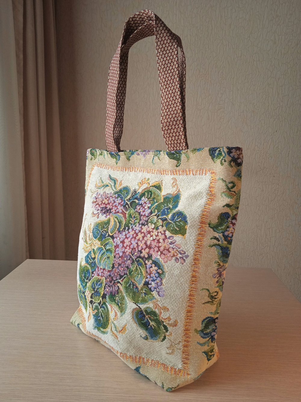 Гобеленовая сумка Сирень (39х39х12)