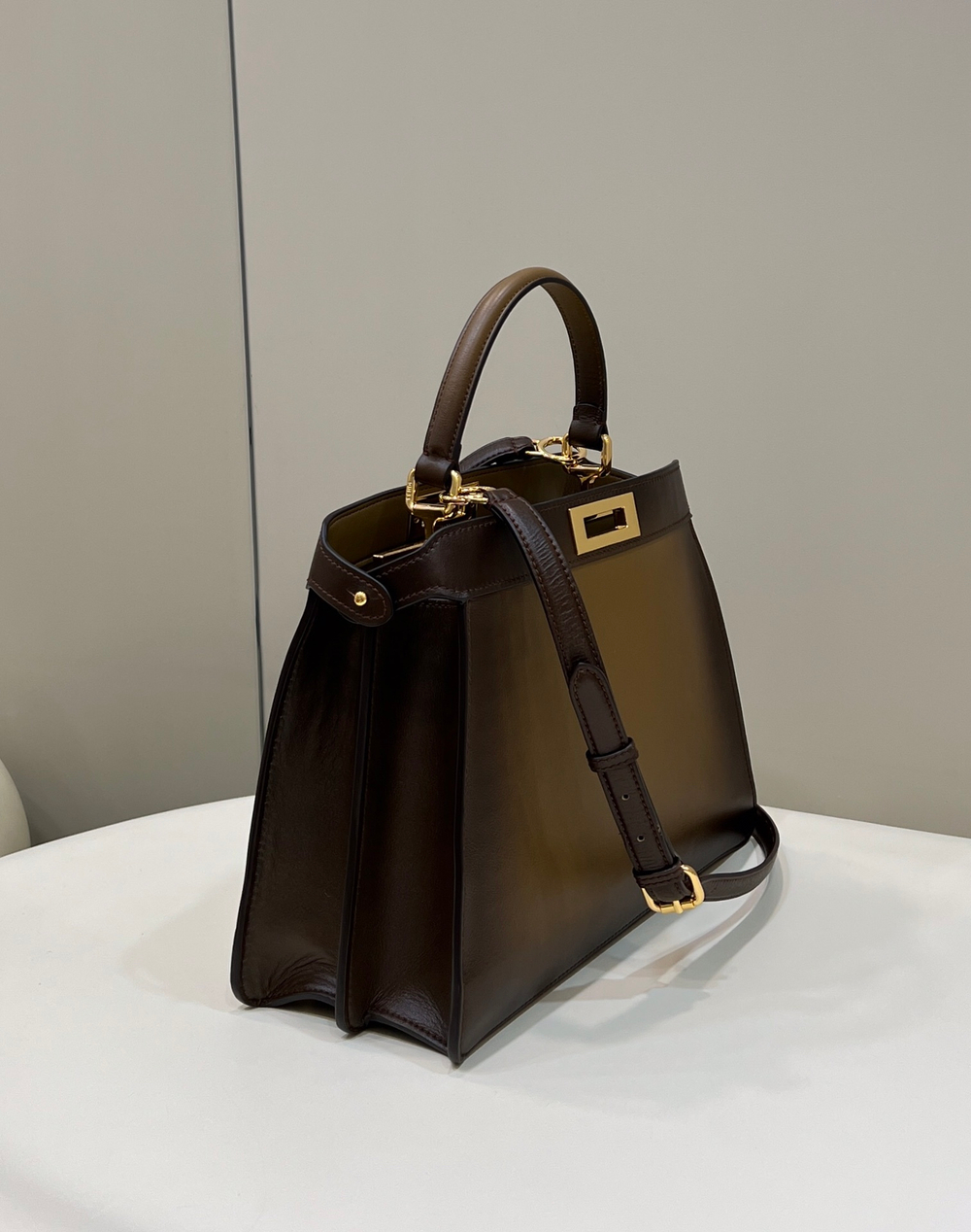 Fendi Peekaboo ISeeU Medium 33 cm